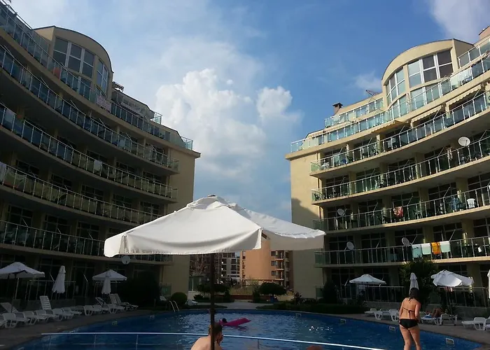 Julia Family - Menada