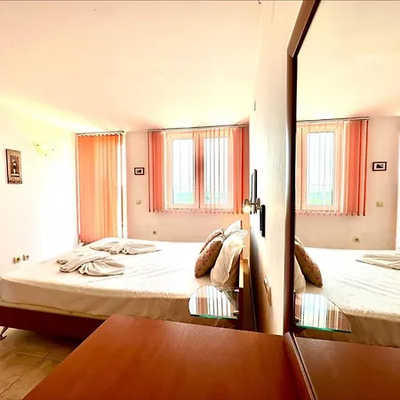 Julia Family - Menada *