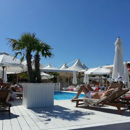 Julia Family - Menada 써니비치