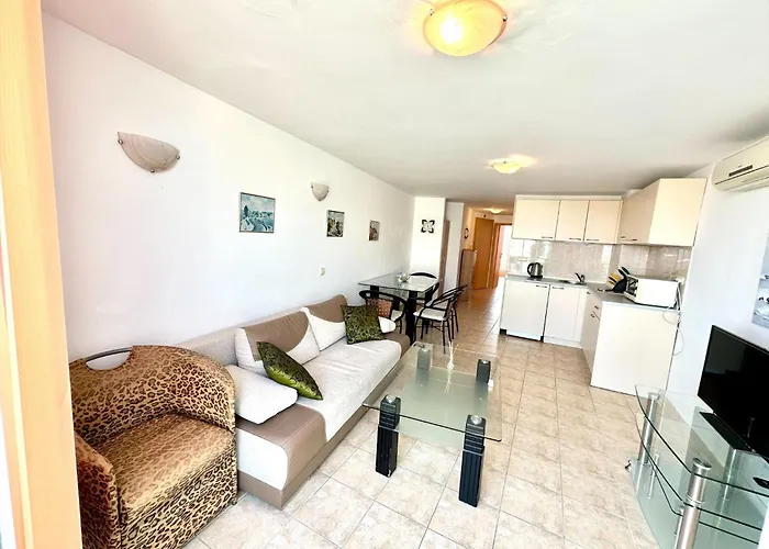 Julia Family - Menada