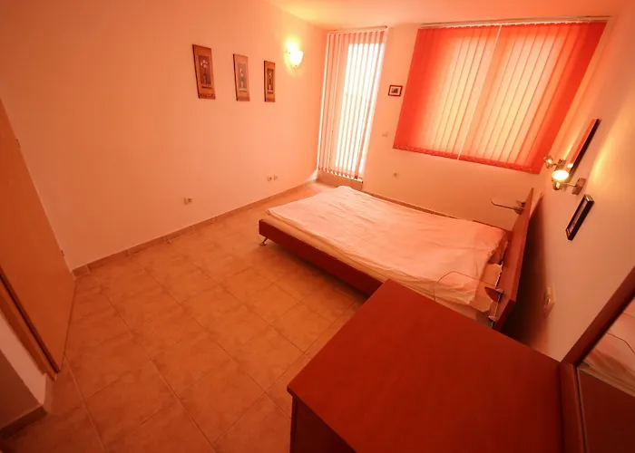 Julia Family - Menada Σάνι Μπιτς